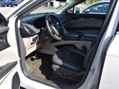 Used 2020 Lincoln Nautilus Reserve image 12