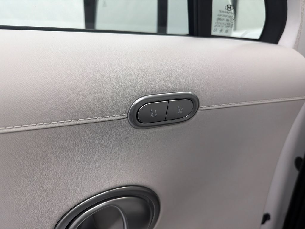 Certified 2026 Hyundai Palisade Limited FWD image 12