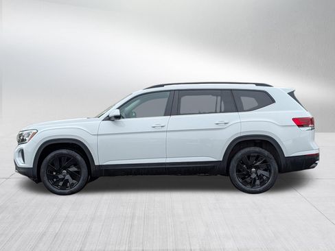 Certified 2024 Volkswagen Atlas SE w/ Black Wheel Package AWD/4WD image 4