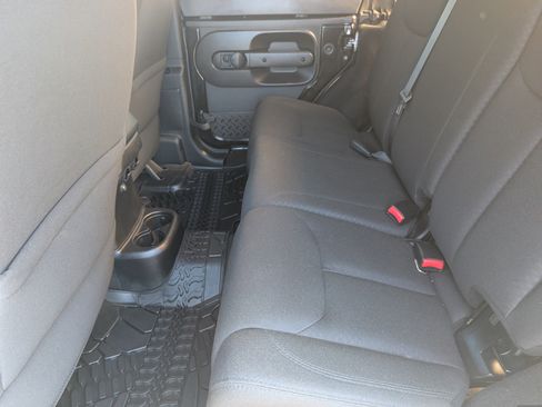 Used 2014 Jeep Wrangler Unlimited Sport image 7