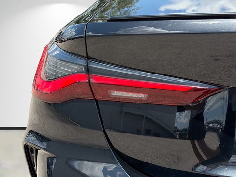 Used 2024 BMW 430i Coupe w/ M Sport Package RWD image 10