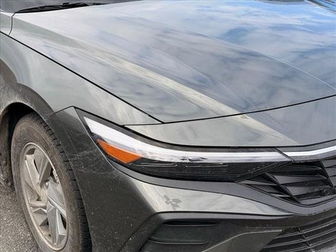 Used 2024 Hyundai Elantra SE image 21