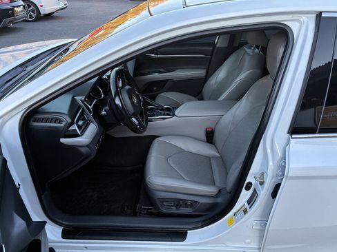 Used 2019 Toyota Camry XSE image 14