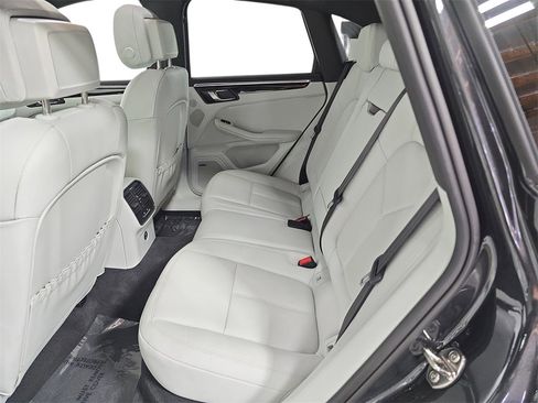 Used 2025 Porsche Macan image 24