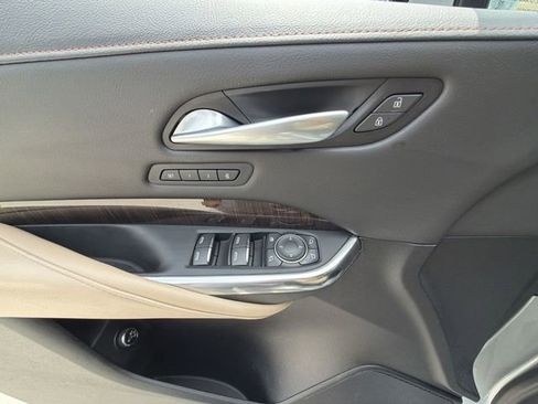 Used 2025 Cadillac XT4 Premium Luxury FWD image 21