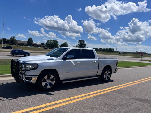 Used 2023 RAM 1500 Laramie AWD/4WD image 9