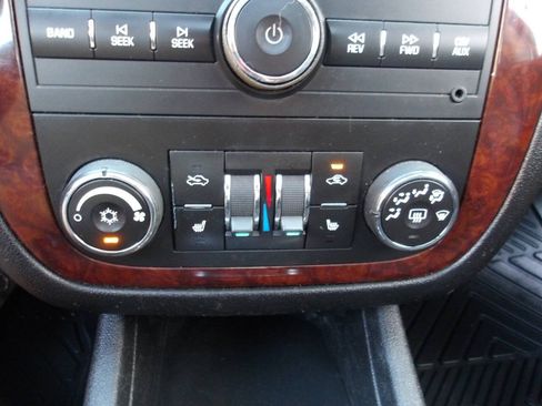 Used 2011 Chevrolet Impala LT w/ Luxury Edition Package FWD image 14