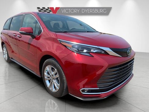 Used 2024 Toyota Sienna Platinum AWD/4WD image 1