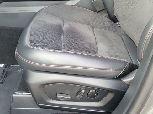 Used 2025 Ford Explorer ST image 13