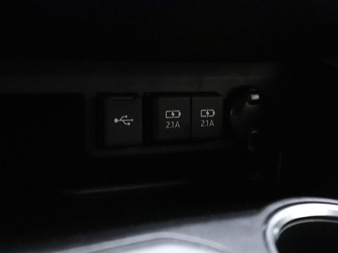 Used 2021 Toyota Highlander XLE AWD/4WD image 22