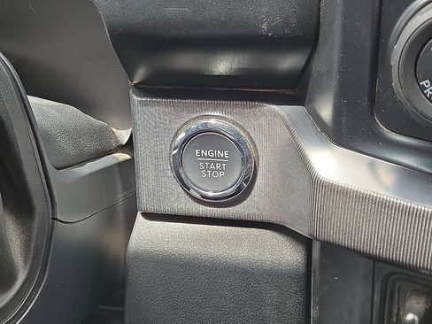 Used 2024 Ford F350 Platinum w/ FX4 Off-Road Package AWD/4WD image 31