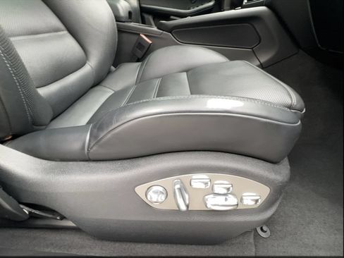 Used 2023 Porsche Macan Turbo AWD/4WD image 32