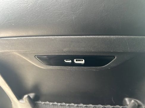 Used 2024 Chrysler Pacifica Touring-L image 45