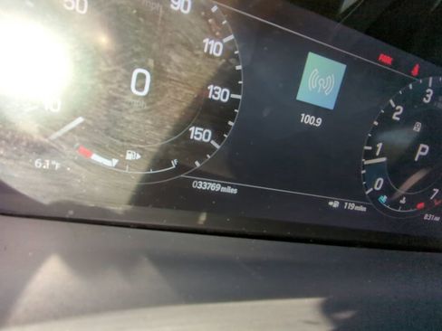 Used 2024 Land Rover Discovery S image 15