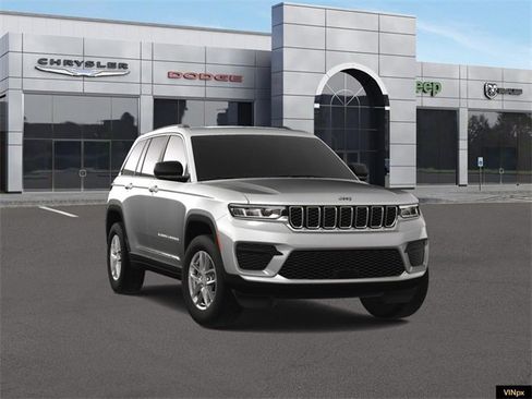 Used 2024 Jeep Grand Cherokee Laredo X image 16