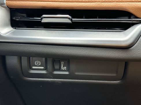 Certified 2024 Cadillac XT4 Premium Luxury AWD/4WD image 25