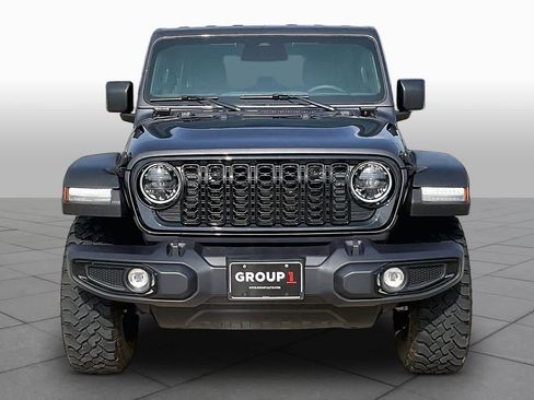 Used 2025 Jeep Wrangler Unlimited Sport AWD/4WD image 4