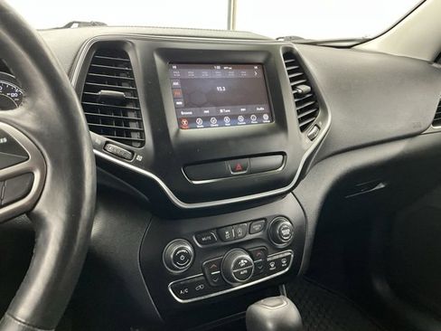 Used 2019 Jeep Cherokee Latitude Plus w/ Comfort/Convenience Group image 10