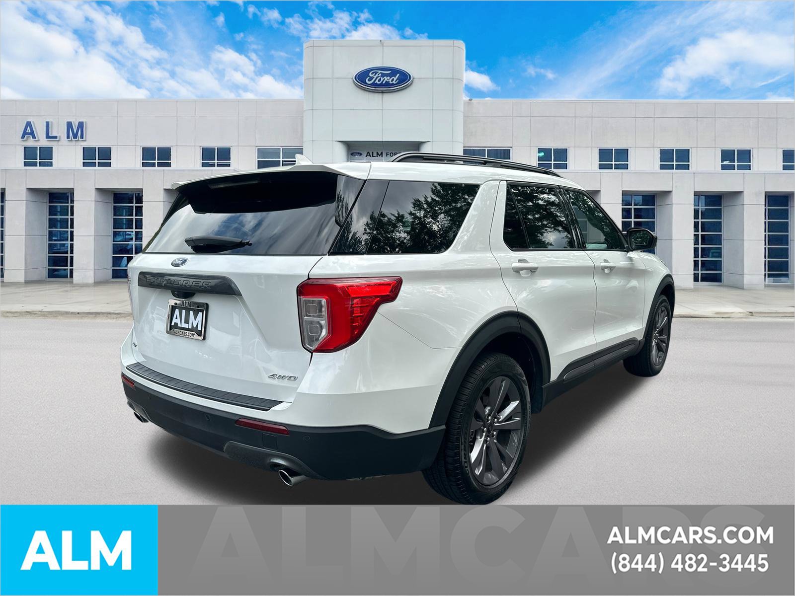 Used 2024 Ford Explorer XLT w/ Equipment Group 202A AWD/4WD image 5
