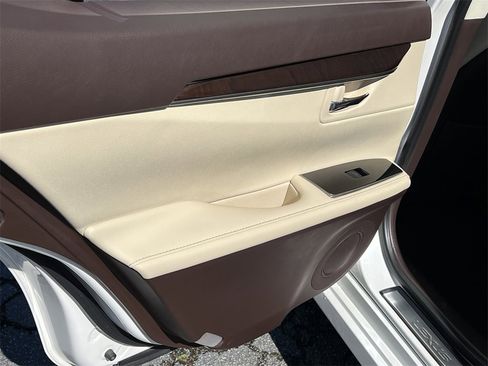 Used 2017 Lexus ES 350 w/ Luxury Package image 18