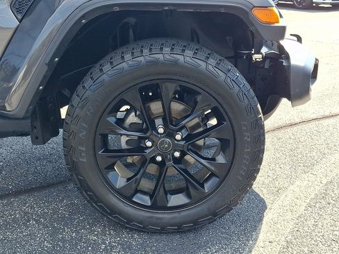 Used 2024 Jeep Gladiator Sport AWD/4WD image 8