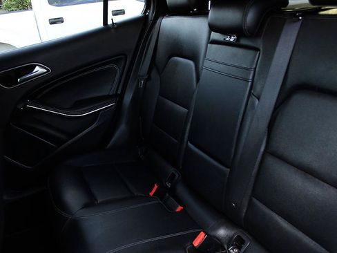 Used 2018 Mercedes-Benz GLA 250 image 15