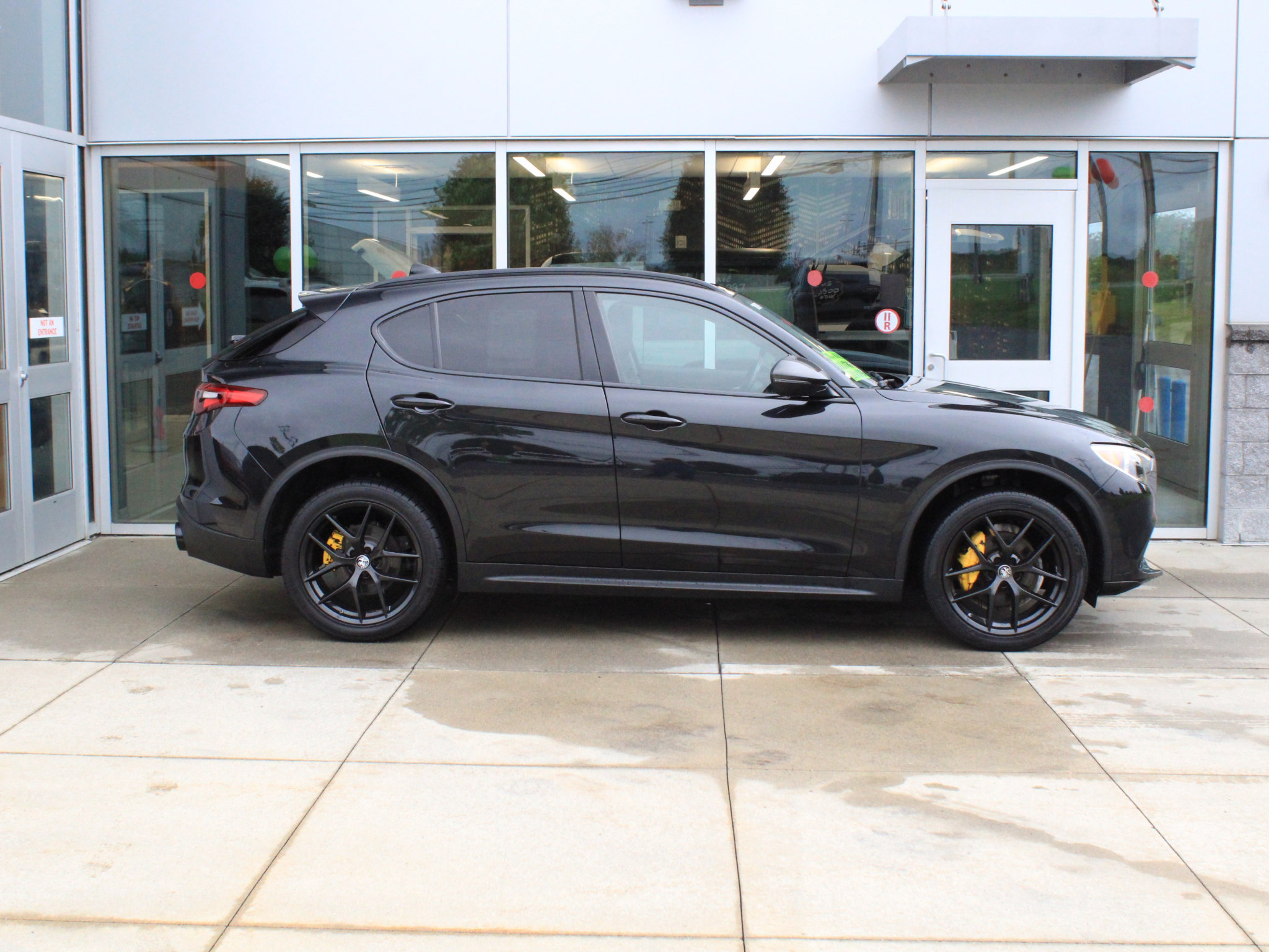 Used 2019 Alfa Romeo Stelvio AWD w/ Nero Edizione image 4