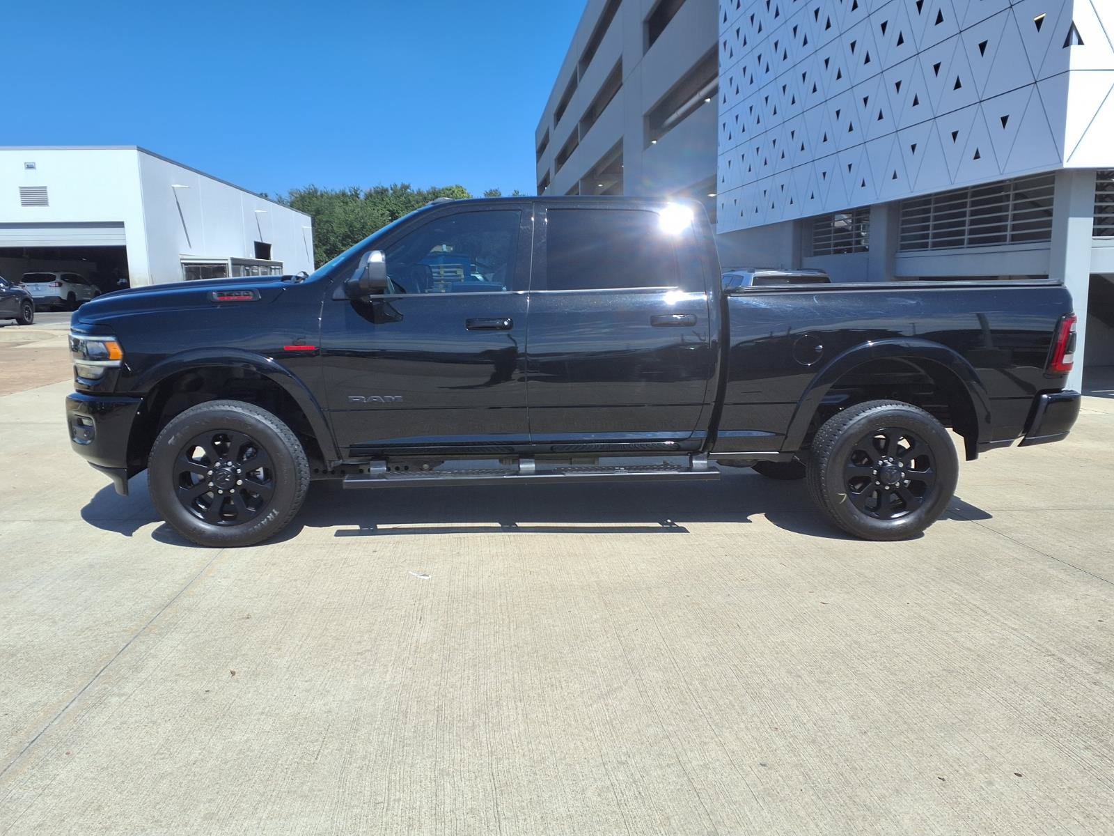 Used 2022 RAM 2500 Laramie w/ Night Edition AWD/4WD image 26