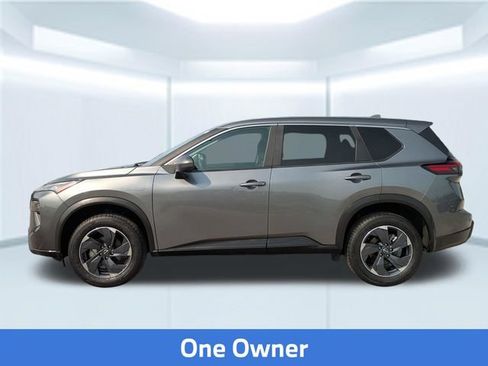 Used 2024 Nissan Rogue SV FWD image 2