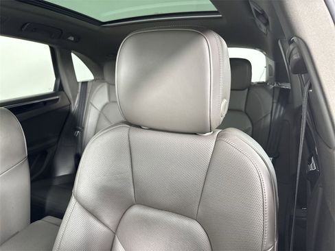 Certified 2023 Porsche Macan image 41