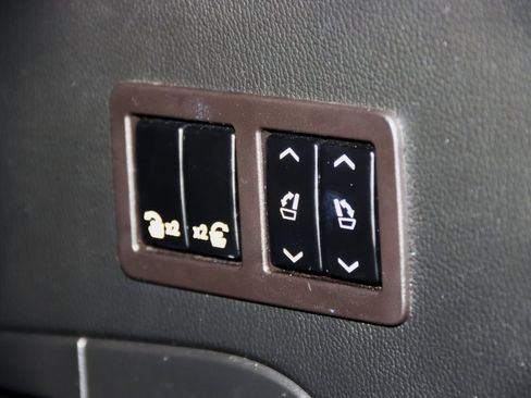 Used 2020 Cadillac Escalade Luxury image 15