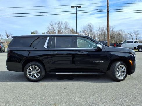 New 2026 Chevrolet Suburban Premier image 3