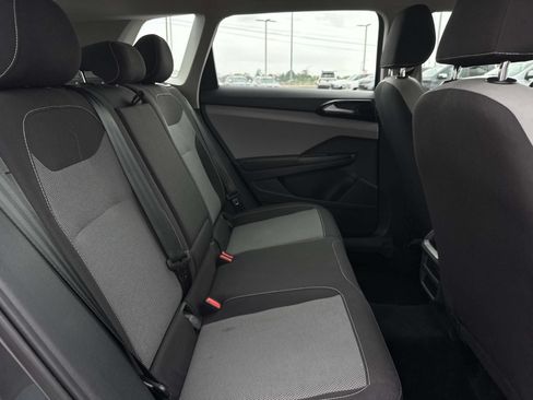 Used 2024 Volkswagen Taos SE FWD image 9