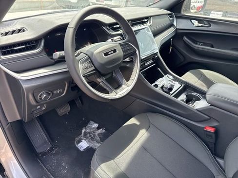 New 2025 Jeep Grand Cherokee L Laredo AWD/4WD image 14