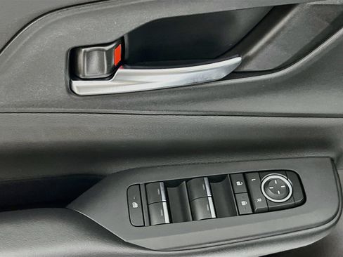 Used 2025 Toyota Prius Plug-In Hybrid FWD image 16