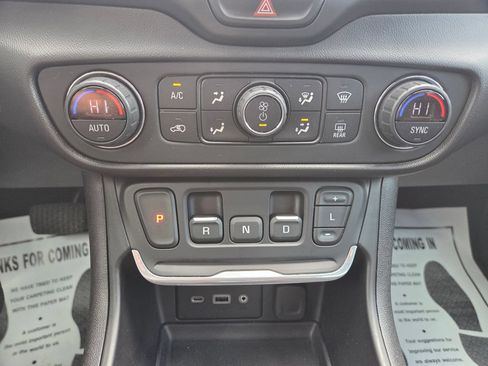 Used 2020 GMC Terrain SLE w/ Driver Convenience Package FWD image 29