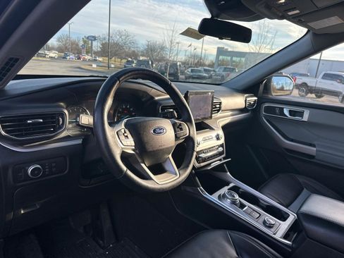Used 2022 Ford Explorer XLT w/ Equipment Group 202A image 16