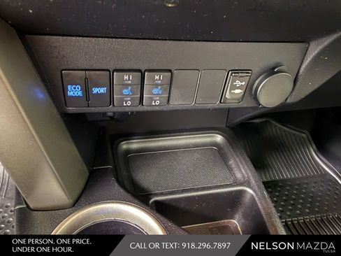 Used 2014 Toyota RAV4 Limited w/ Technology Package FWD image 31