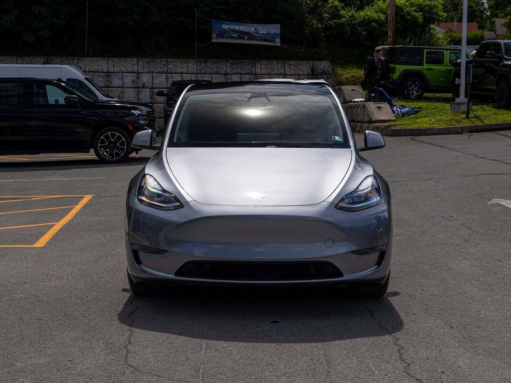 Used 2025 Tesla Model Y Long Range AWD/4WD image 2