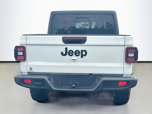 Used 2021 Jeep Gladiator Willys image 6
