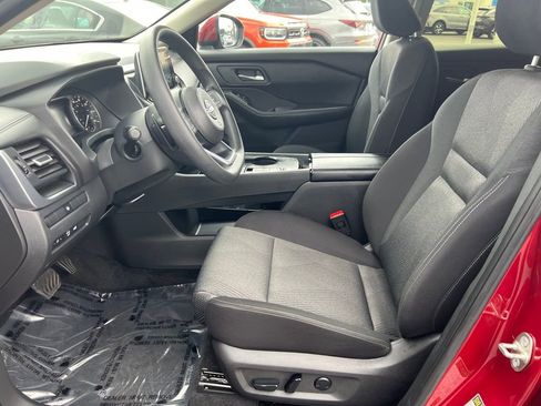 Used 2024 Nissan Rogue SV image 14