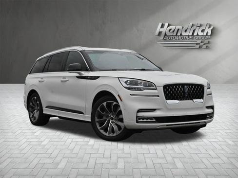 Used 2021 Lincoln Aviator Grand Touring w/ Equipment Group 302A AWD/4WD image 2