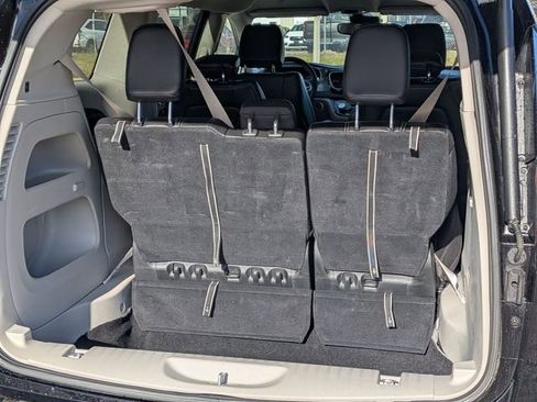 Used 2024 Chrysler Pacifica Touring-L image 26