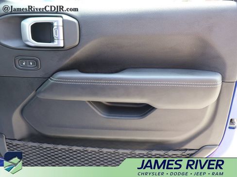 Used 2020 Jeep Wrangler Unlimited Sahara AWD/4WD image 7