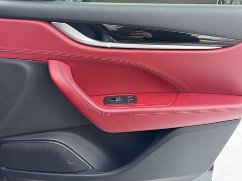 Used 2017 Maserati Levante image 22