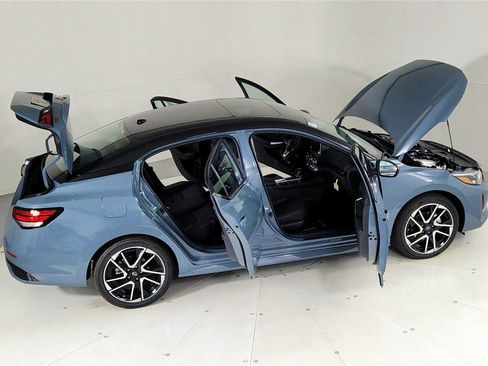 New 2025 Nissan Sentra SR w/ SR Premium Package image 47