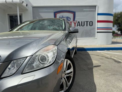 Used 2010 Mercedes-Benz E 350 4MATIC Sedan image 4