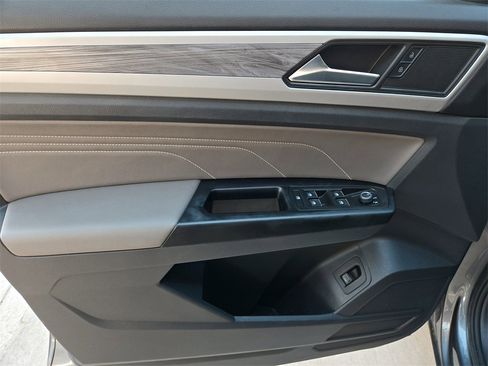 Used 2021 Volkswagen Atlas Cross Sport SE image 33