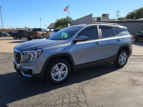 Used 2024 GMC Terrain SLE w/ Driver Convenience Package image 5
