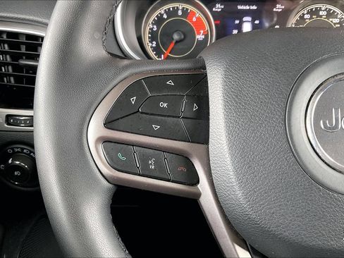 Used 2022 Jeep Cherokee Limited w/ Mopar Interior Package AWD/4WD image 10